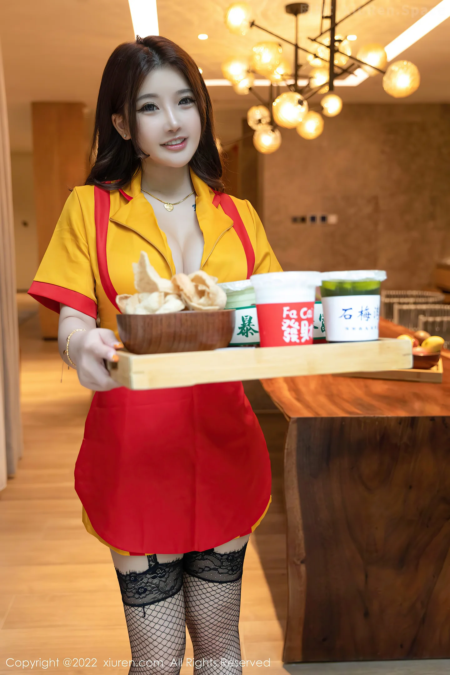 图片[3]-[XiuRen秀人网] VOL.5509 模特小海臀Rena海南旅拍服务员制服秀丰满身材撩人诱惑写真56P-秀人网官方网站